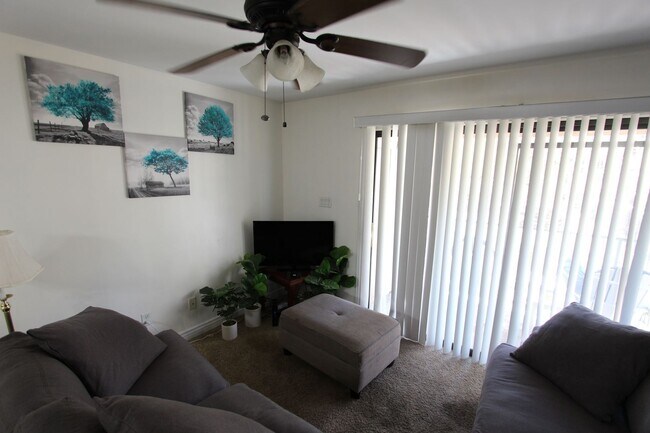 Building Photo - Furnished 2BR, 2BA Condo in University Heights
