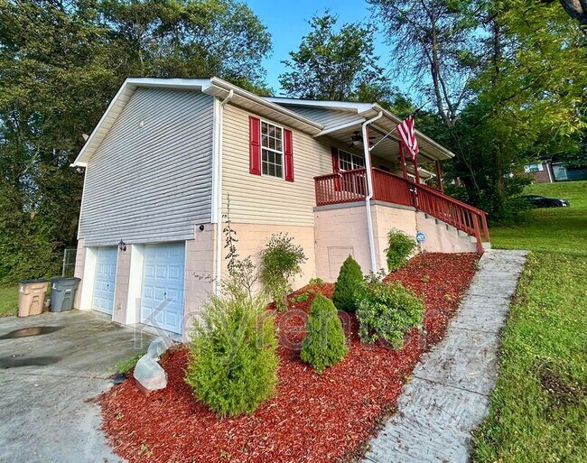 Building Photo - 4417 Fawnie Ln