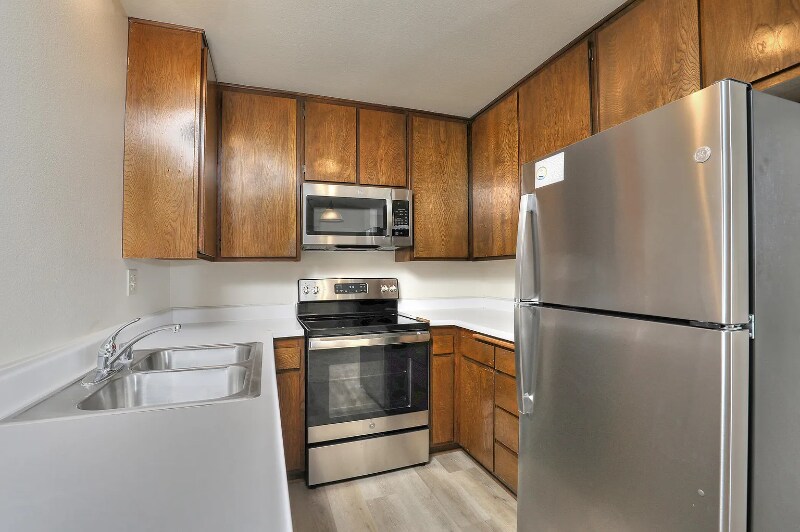 Building Photo - 5518 Armitos Ave