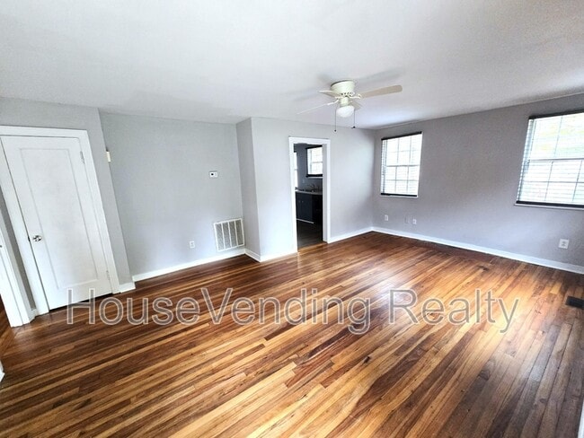 Building Photo - 812 Brewster Rd