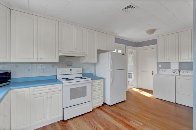 Building Photo - 69 Westledge Rd