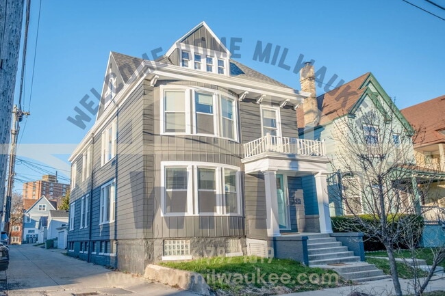 Primary Photo - 1545 E Irving Pl