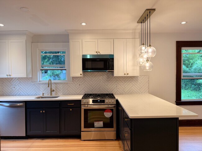Building Photo - 160 Clairmont Terrace