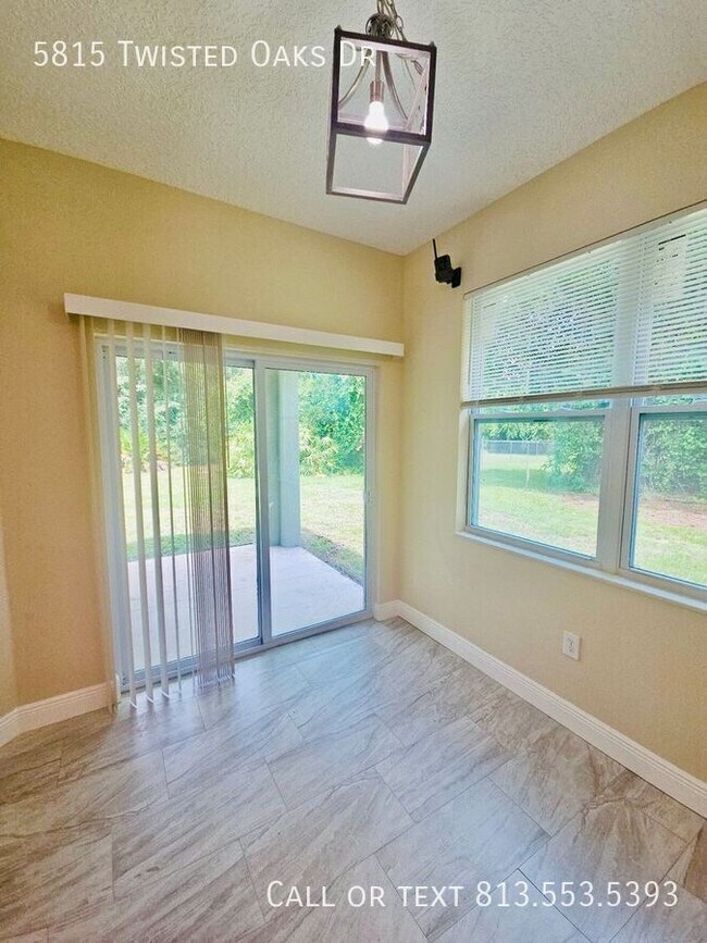 Building Photo - 5815 Twisted Oaks Dr