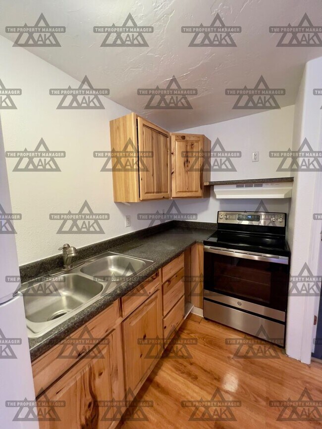 Building Photo - West Fifth Avenue