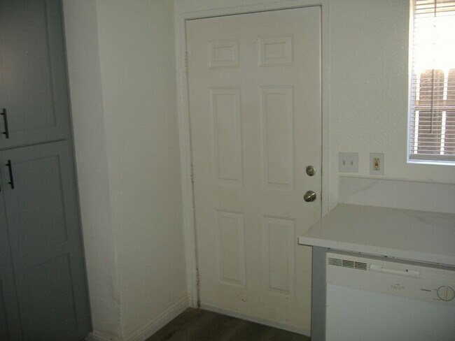Building Photo - 28701 Calle Del Lago