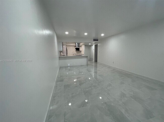 Building Photo - 1351 NE Miami Gardens Dr