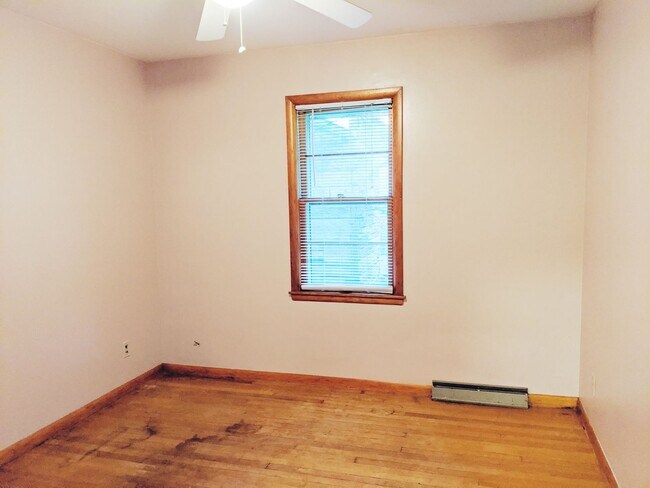 Building Photo - 208 S Hillsdale Dr