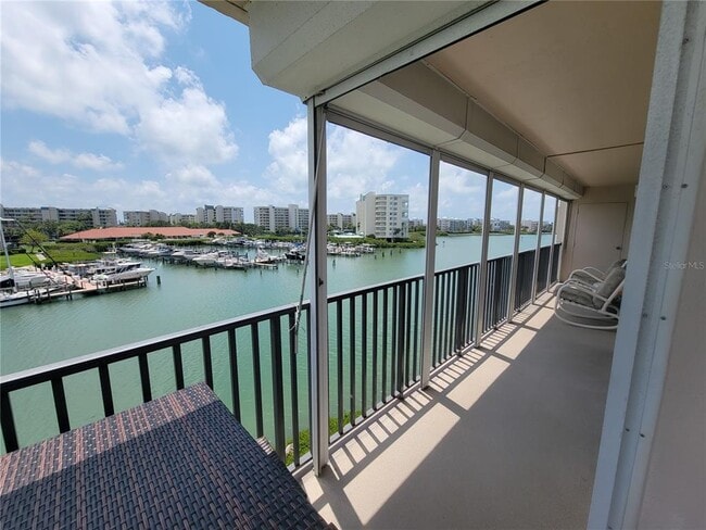 Building Photo - 7600 Sun Island Dr S