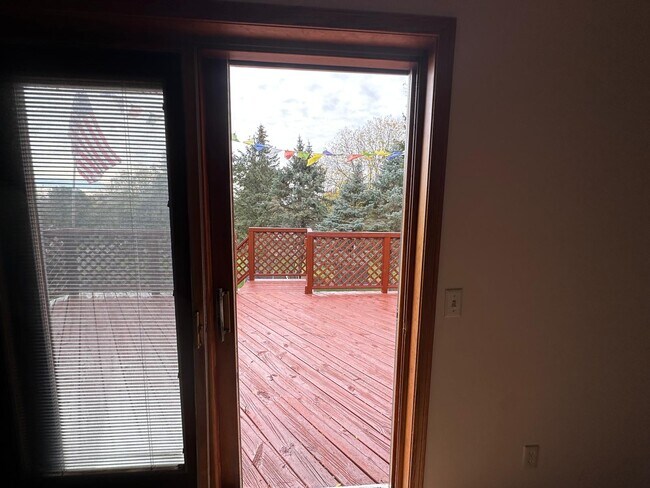Patio door #1 to deck - 543 Mahogany Way