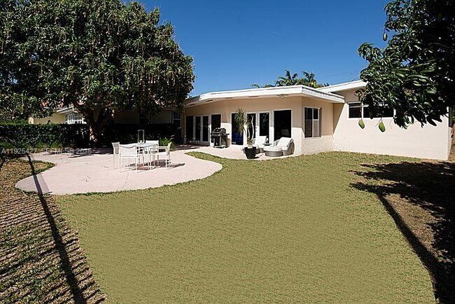 Building Photo - 5570 La Gorce Dr