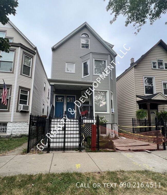 Building Photo - 2717 N Hamlin Ave
