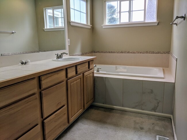 Building Photo - Beautiful 3 Bed 2.5 Bath 2 Story in Kirkland