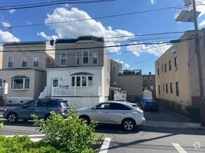 Building Photo - 183 Franklin St