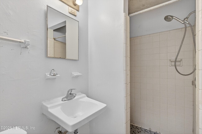 Building Photo - 7248 Stonehurst Rd N