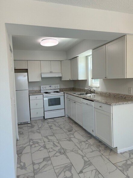 Building Photo - 2005 McMullen Ave