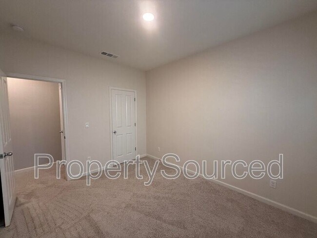 Building Photo - 437 Pendragon St