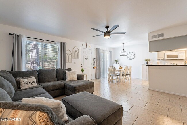 Building Photo - 14234 N Oakwood Ln