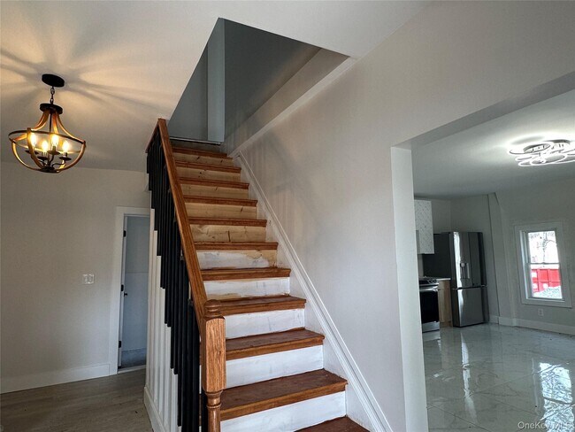 Building Photo - 1445 Burlingham Rd