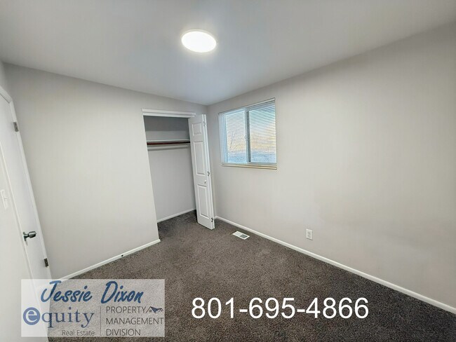 Building Photo - 364 Ann St