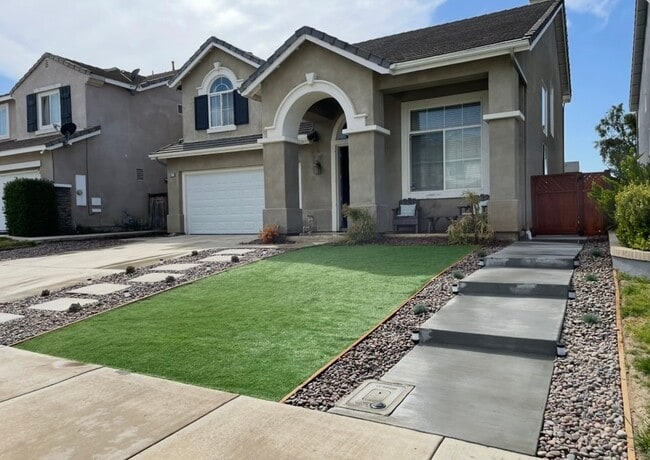 Building Photo - 39271 Memory Dr
