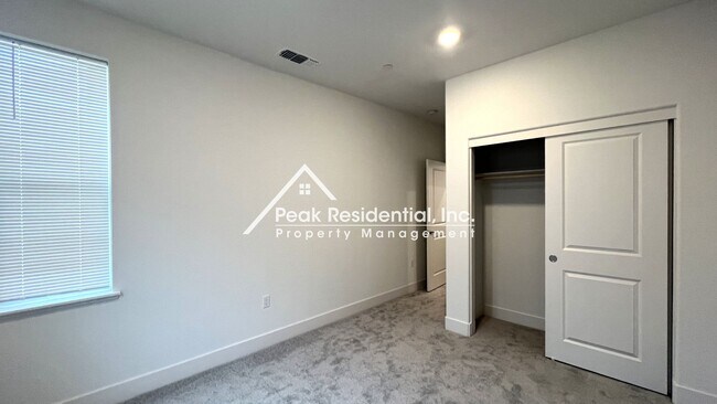 Building Photo - Newer Elk Grove 4bd/3.5ba Home near Big Horn & Poppyridge Rd