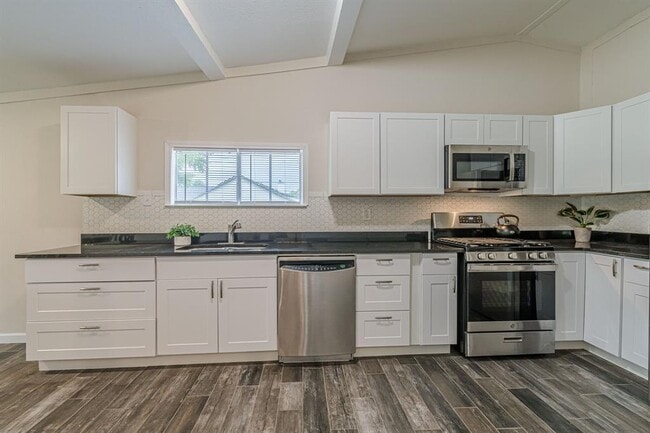 Building Photo - 560 Persimmon Pass