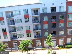 Building Photo - 701 Swann Ave