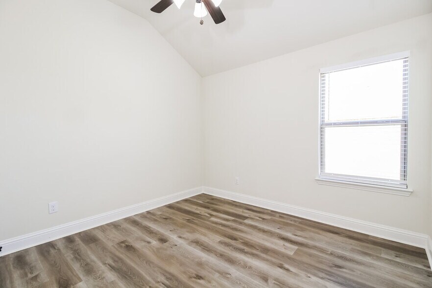 Building Photo - 334 Highmeadow Dr