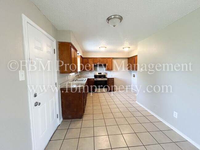 Building Photo - 1401 Old Bardwell Rd