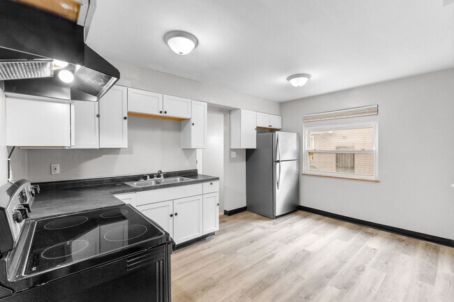 Building Photo - 384-386-386 S Napoleon Ave