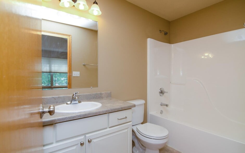 Building Photo - 1838 N Dubuque St