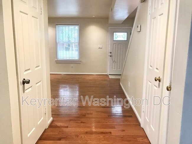 Building Photo - 107 P St NW