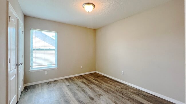 Building Photo - 1445 Peterson Pl
