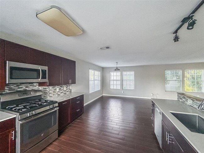 Building Photo - 5700 Glen Meadow Dr