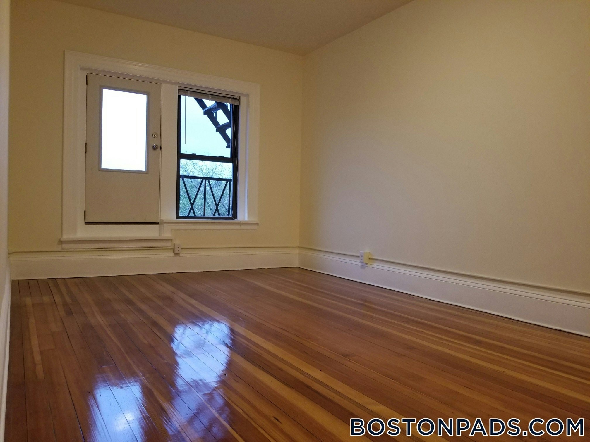 Building Photo - 1463 Beacon St