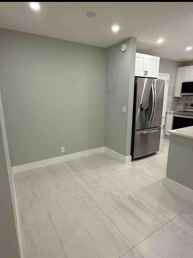 Building Photo - 2191 NE 68th St