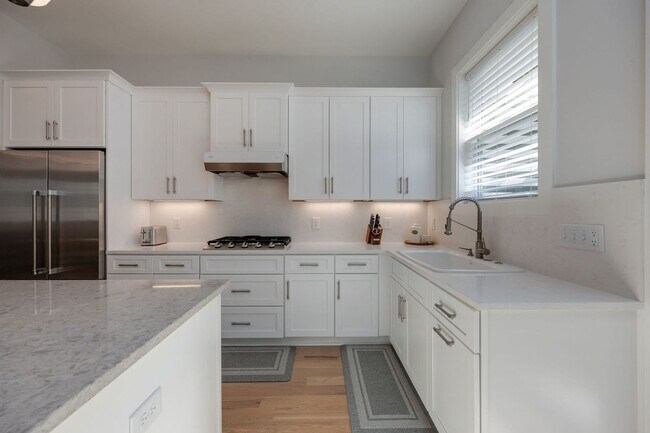Building Photo - 521 Camden Dr