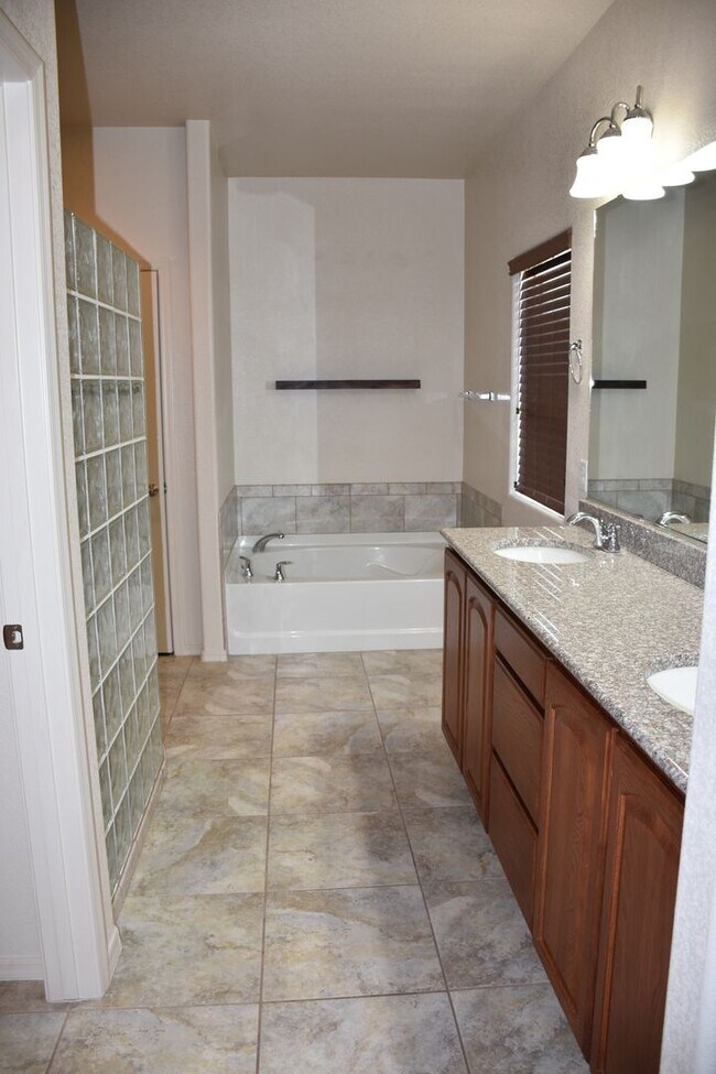 Building Photo - 4520 Leisure Ln