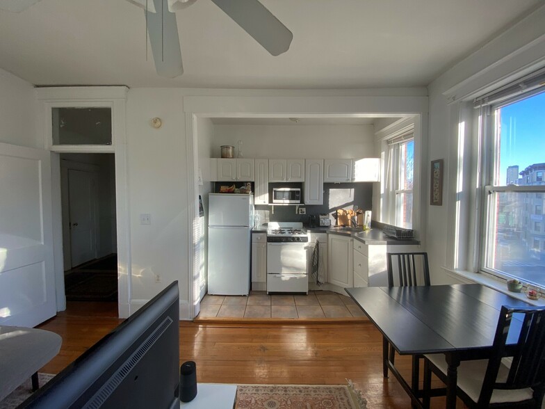Building Photo - 128 Hemenway St