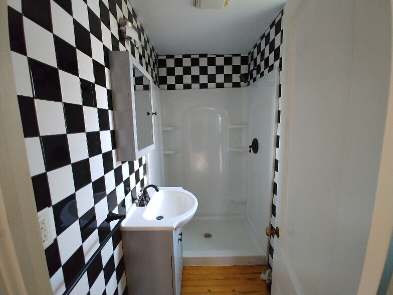 Building Photo - 117 N Middlesex Rd