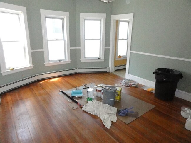 Building Photo - 130 Vernal St