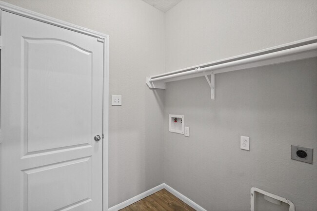 Building Photo - 2547 Hawthorn Park Ct