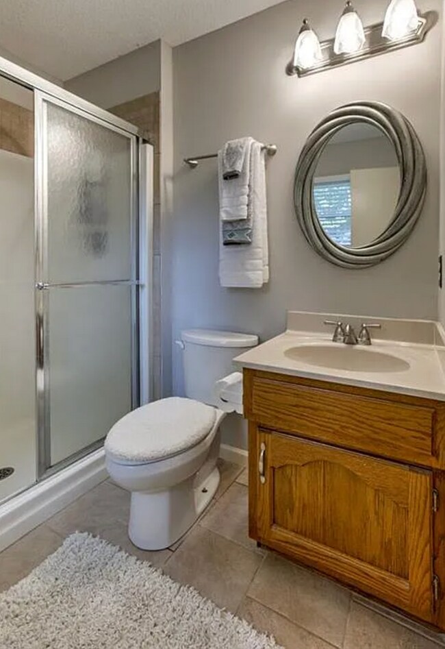 Building Photo - 420 SE Onyx Dr