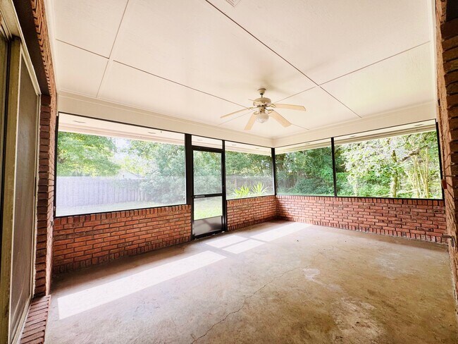 Building Photo - 11640 Halethorpe Dr