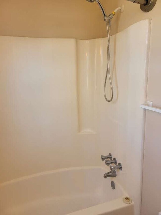 Building Photo - Ocean Lakes Single Family Home Ready for Move In!