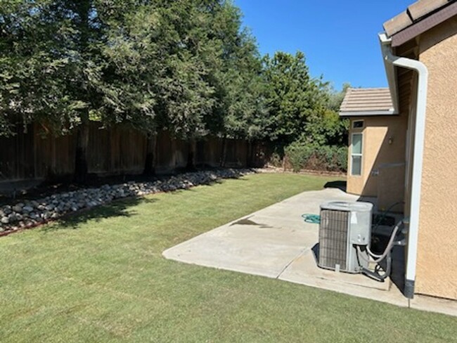 Building Photo - NorthWest Fresno Home, 3BR/2BA, Built 2005...