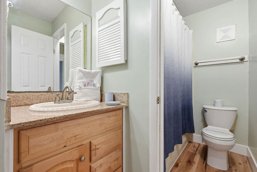 Building Photo - 8743 Thomas Dr