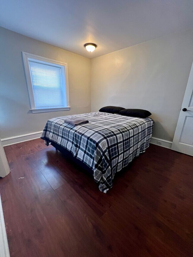 Building Photo - Gorgeous 5-Bedroom Single Family Home in Upper Darby! Available NOW!