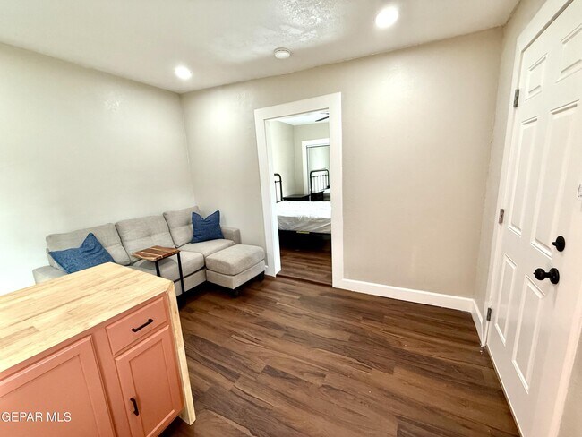 Building Photo - 2929 Grant Ave